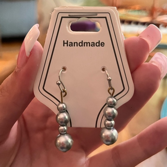 Southern Chic Dangle Earrings - Picture 1 of 1